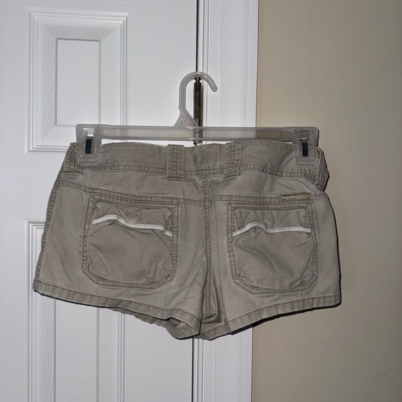 American Eagle Outfitters Tan Cargo Shorts - Picture 3 of 4